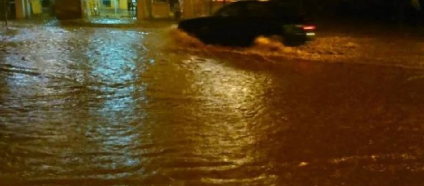 Πλημμύρισαν τα πάντα στη Ναυπακτία – 55 άτομα απεγκλώβισαν οι πυροσβέστες (βίντεο)